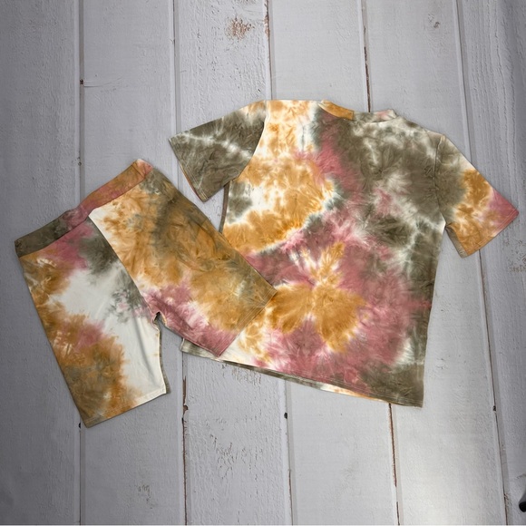 NWT Women’s Two-Piece Tie-Dye Lounge Set Short Sleeve Top & Pants SIZE MEDIUM - Picture 4 of 8